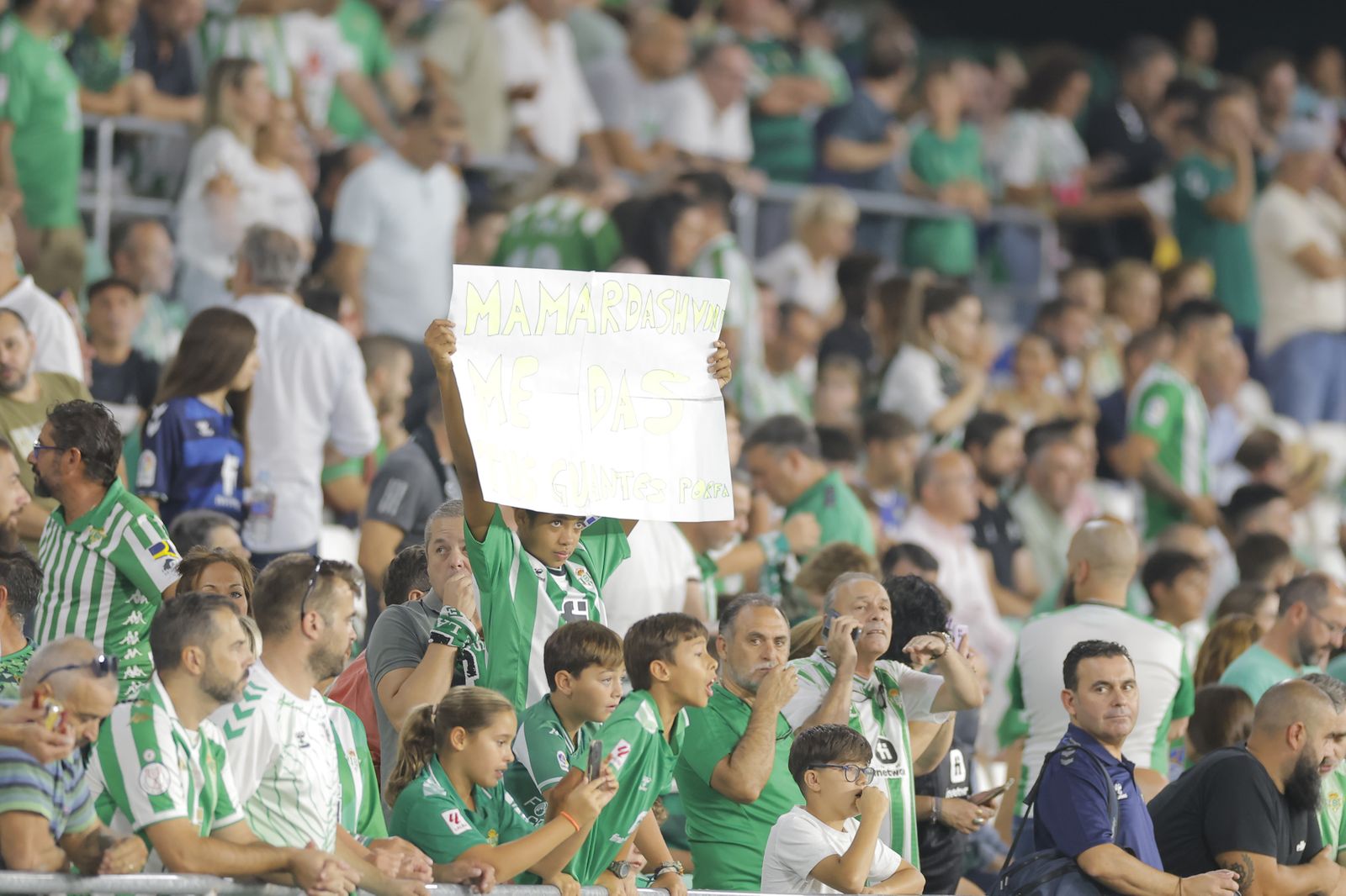 Búscate en las fotos del Betis-Valencia