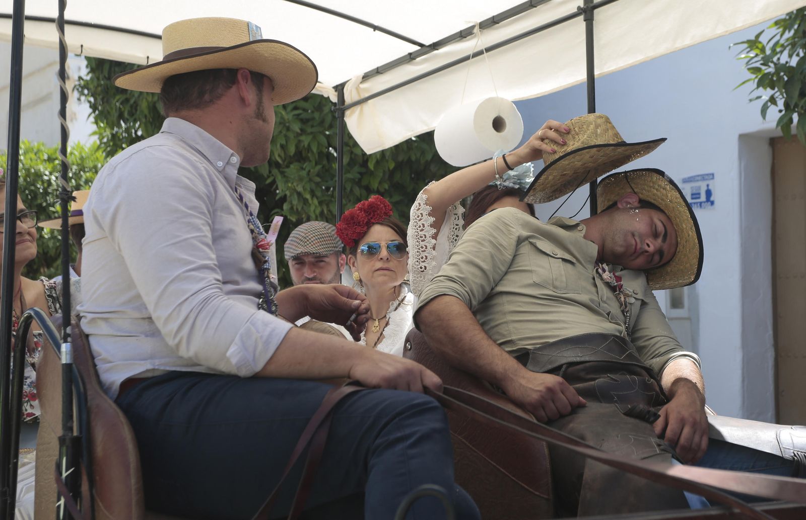 Paso de las hermandades por Villamanrique
