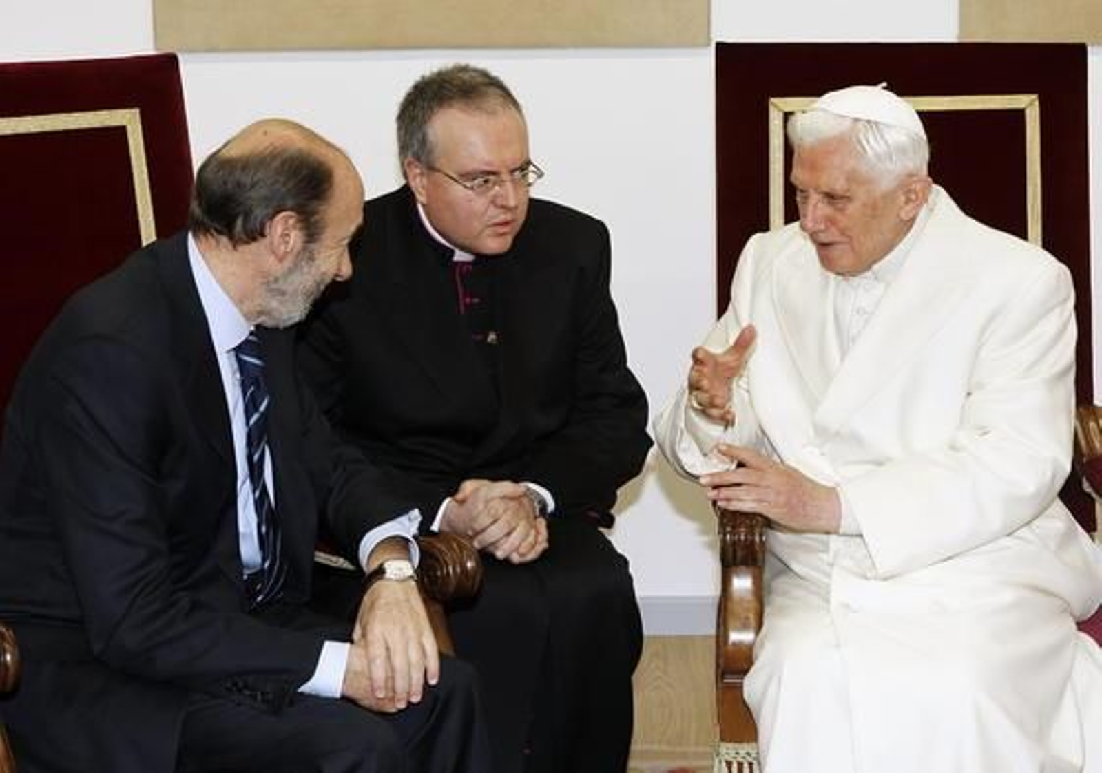 El papa Benedicto XVI realizó su primera parada en España en Santiago de Compostela.   Foto: EFE