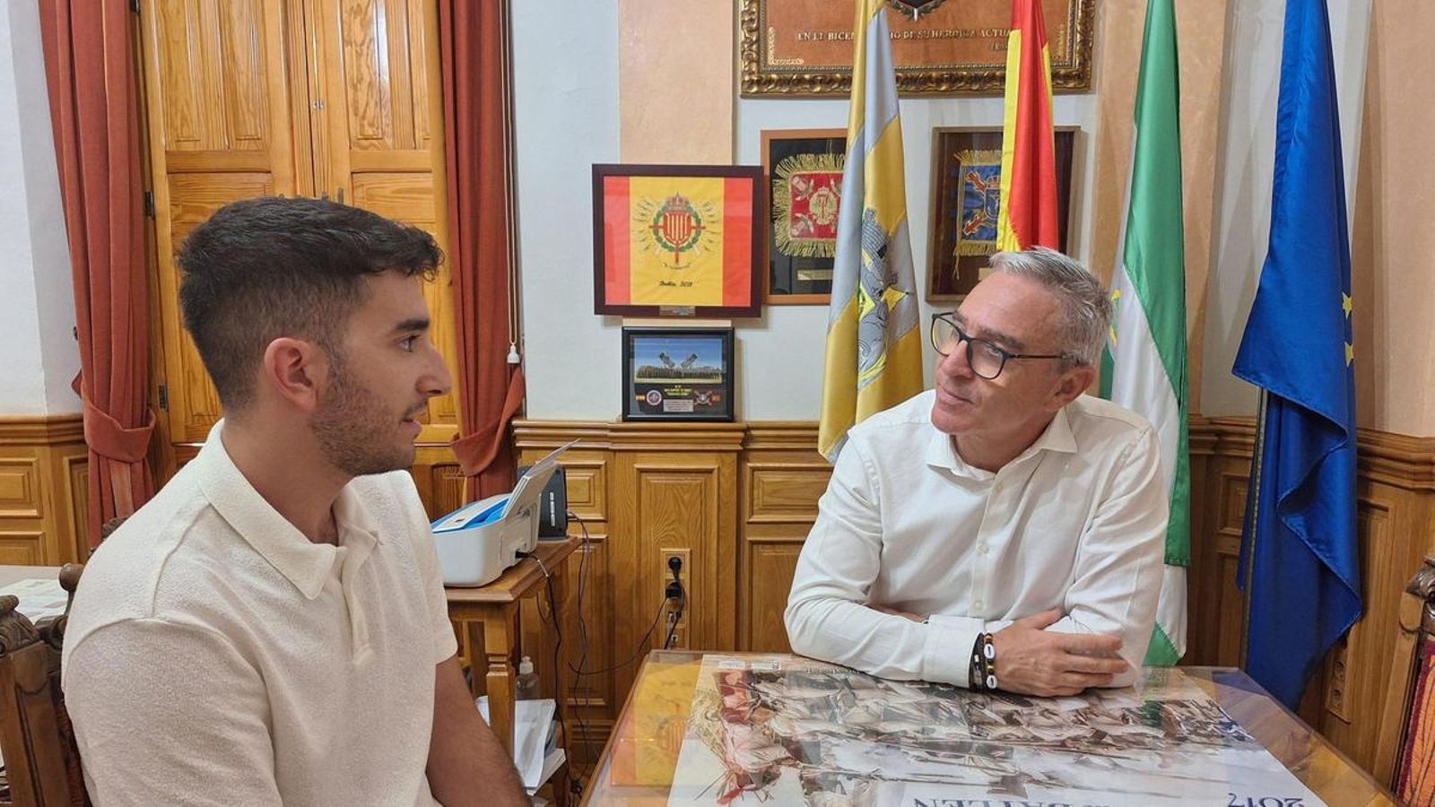 Adrián García y Luis Mariano Camacho, durante la recepción institucional.