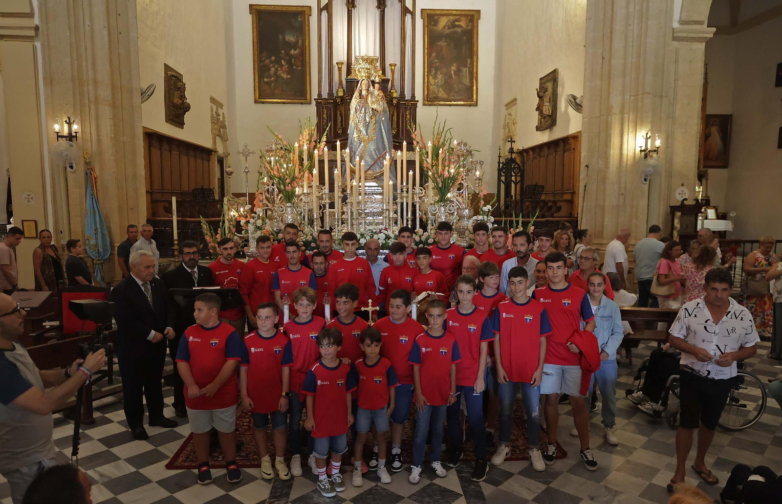 La tradición bajo el manto de la Virgen de la Luz de Tarifa, en imágenes