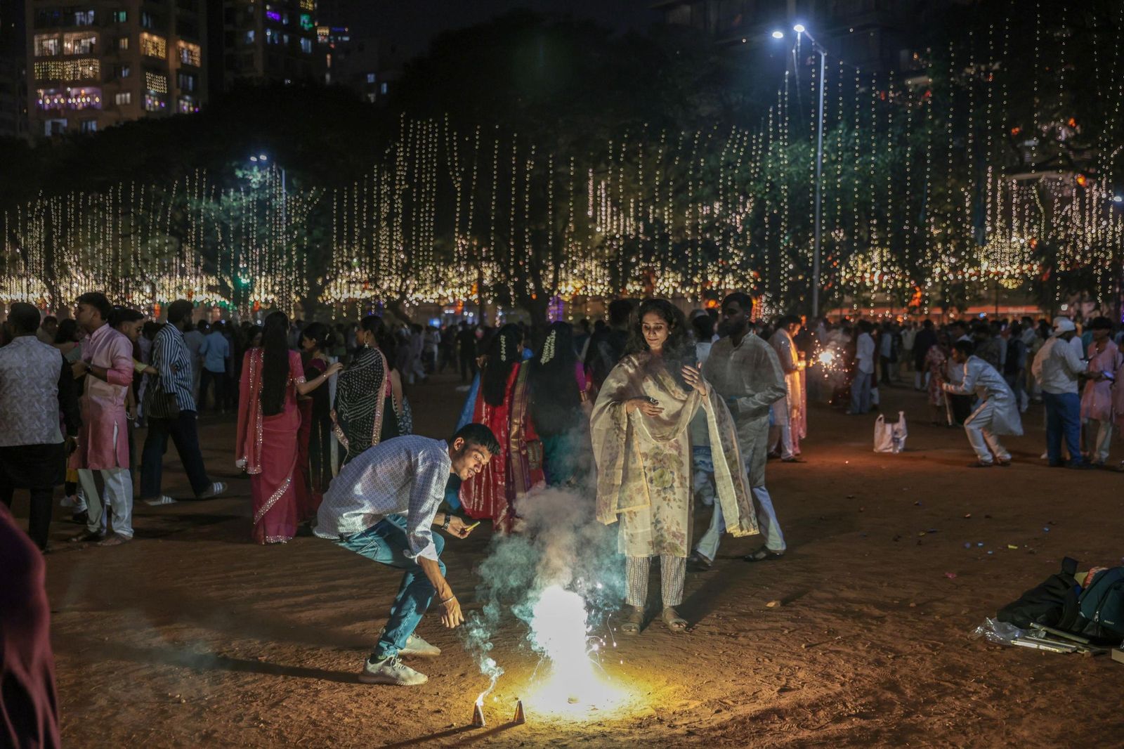 Las preciosas imágenes de la celebración del Diwali en India: un festival de luz y color