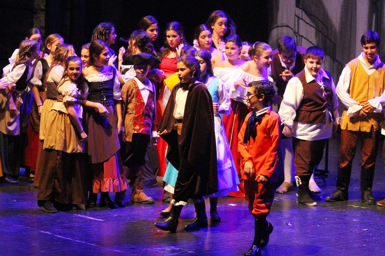 Imágenes de la representación 'El Ala Oeste' basado en la película de Disney 'La Bella y la Bestia'.