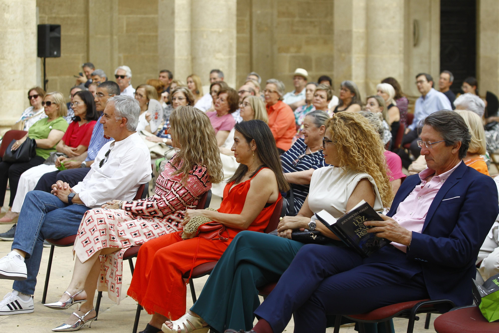 El escritor Jesús Sánchez Adalid, protagonista de Diario de los Libros, en la Catedral de Almería