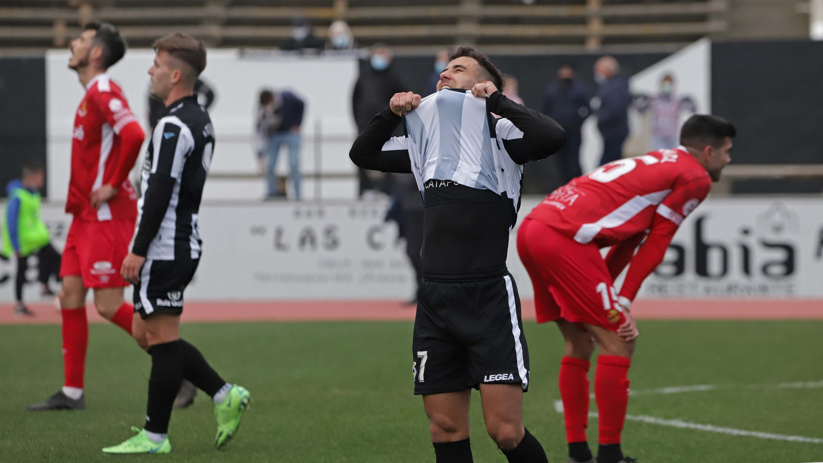 Loren pone imagen a la impotencia de la Balona en su duelo con el Nàstic Loren pone imagen a la impotencia de la Balona en su duelo con el Nàstic