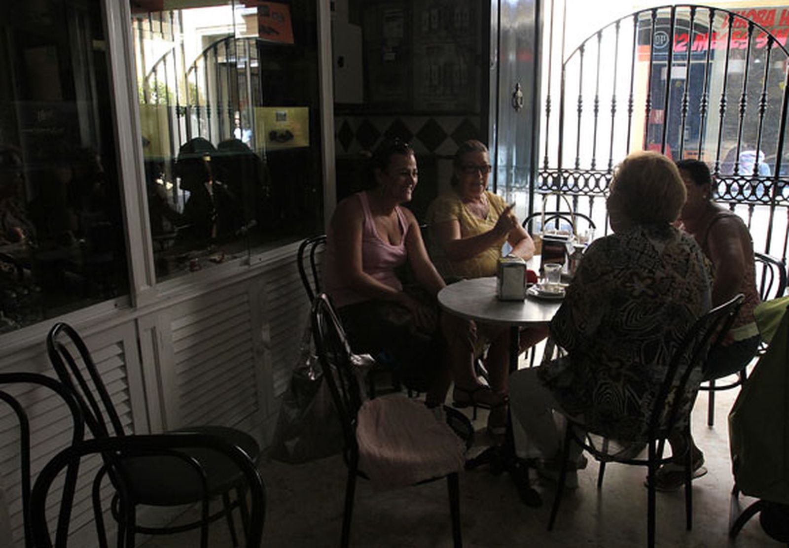 Trabajos de mantenimiento dejan sin luz a Cádiz durante unos 20 minutos