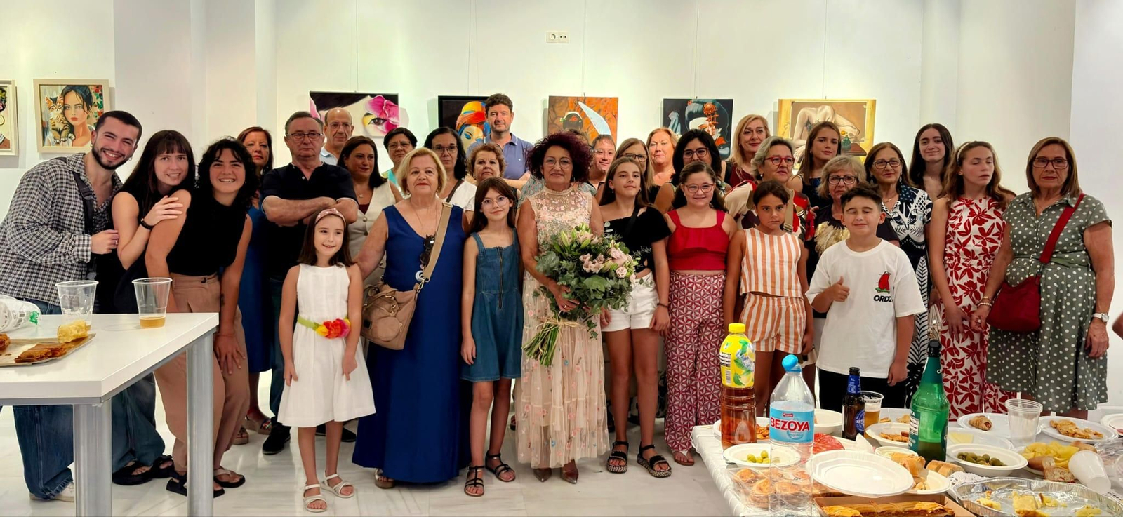 Se ha organizado una gran exposición con los trabajos de los alumnos de la Academia de Arte que fundó Odu Carmona hace 25 años.