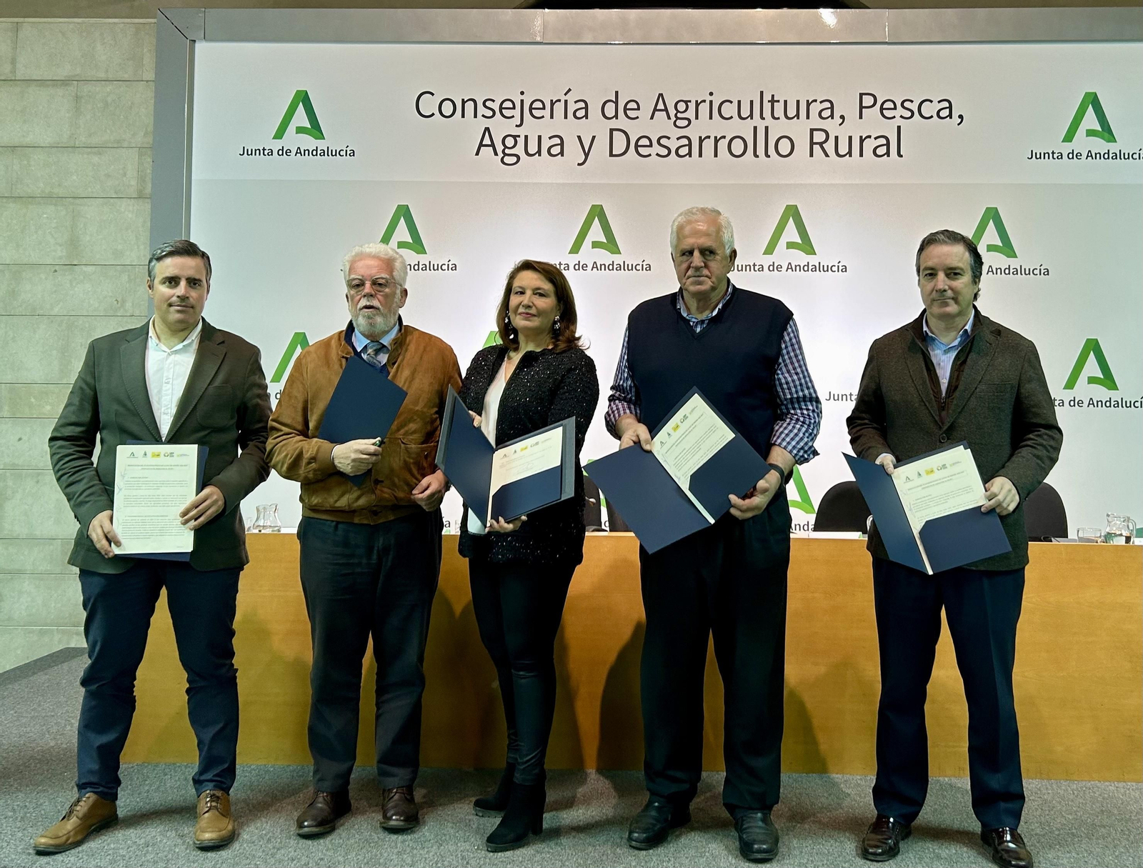 La consejera Carmen Crespo, con los representantes de las organizaciones agrarias