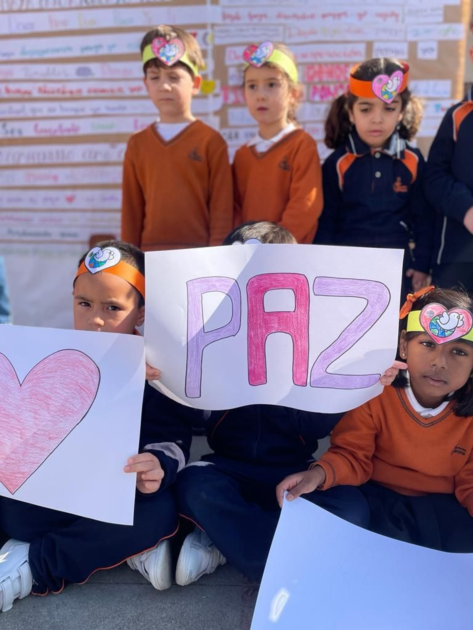 Los colegios de Córdoba celebran el Día de la Paz, en imágenes