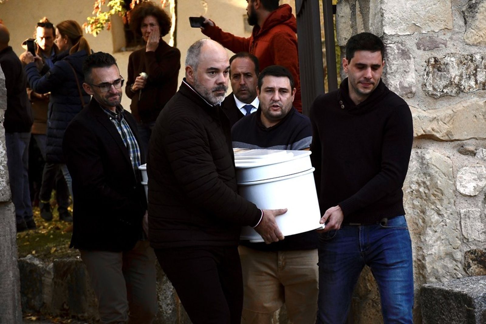 Foto durante el entierro de la pequeña