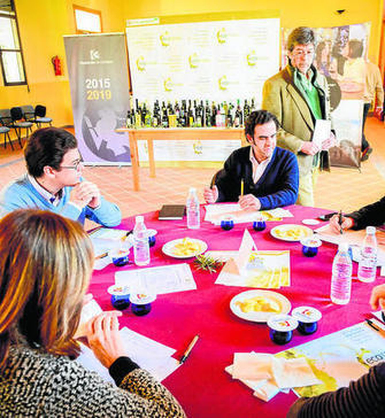 Los expertos evalúan las muestras.