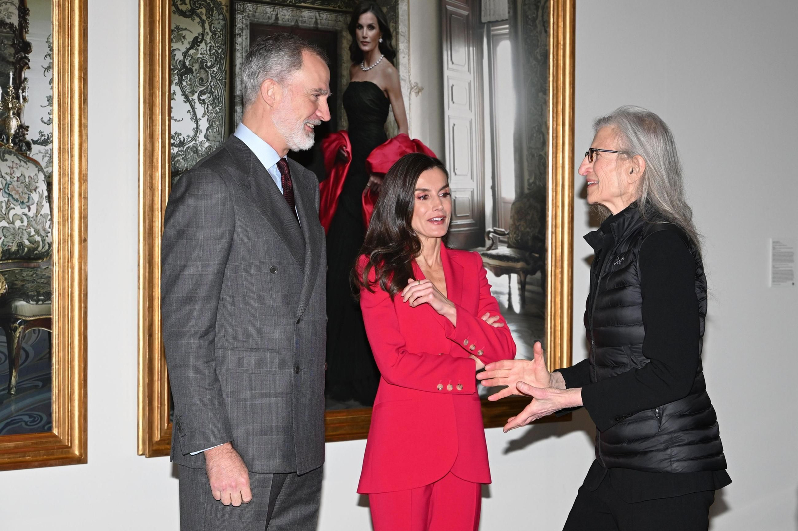Las fotos de la visita de los Reyes a la exposición con los retratos de Annie Leibovitz
