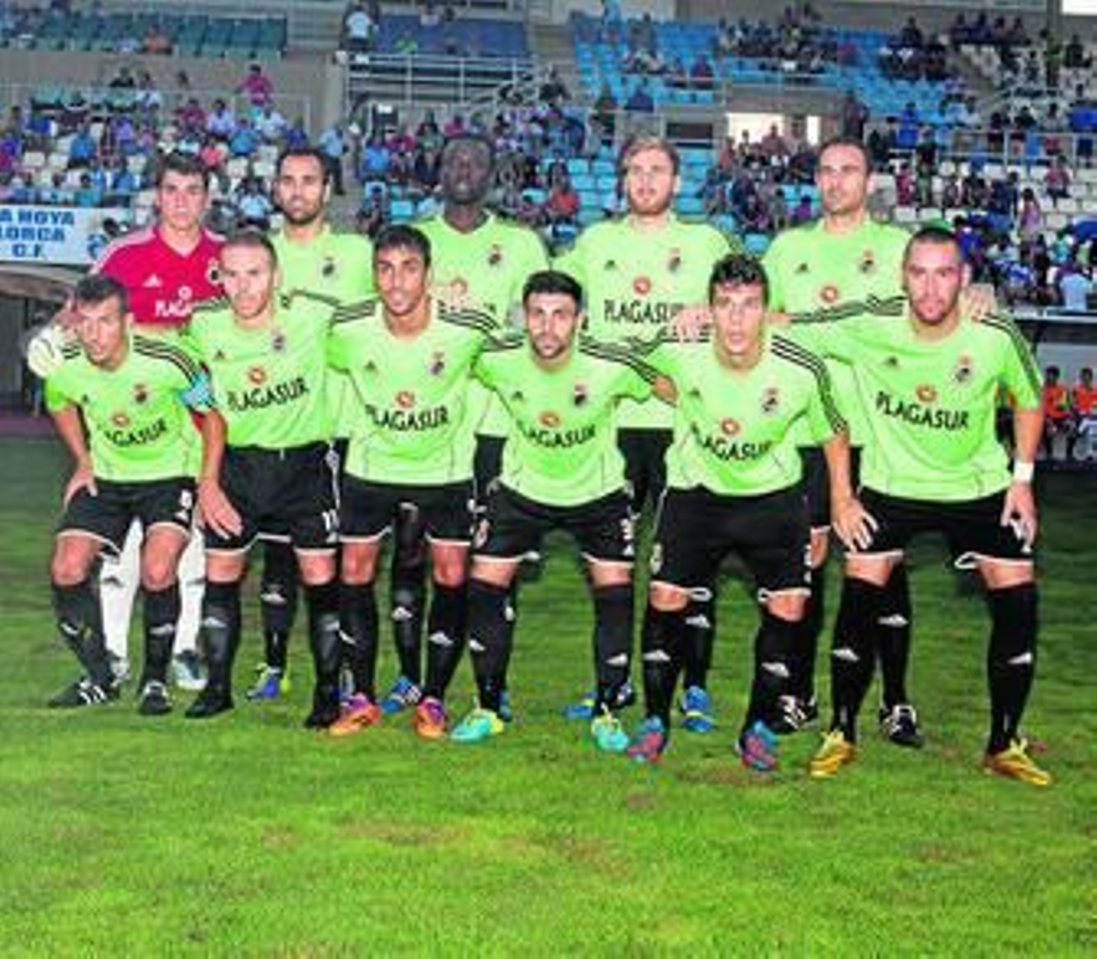 Formación inicial de la Balona en Lorca, con la nueva indumentaria.