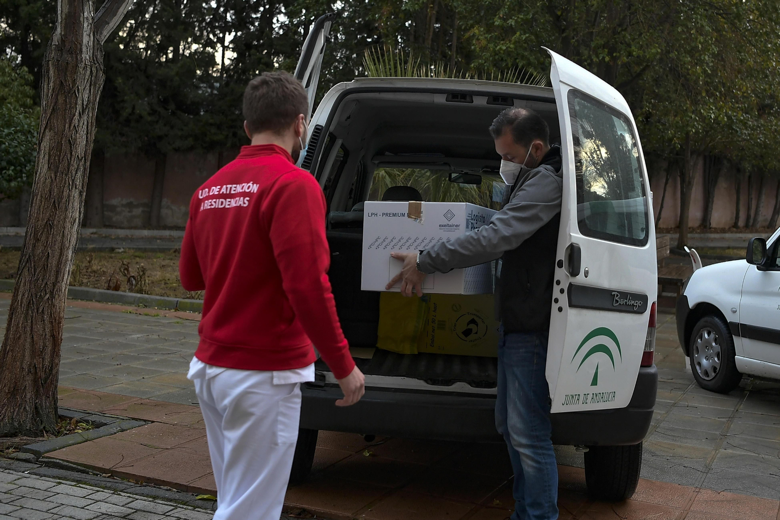 Fotos: segundo día de vacunas en Granada