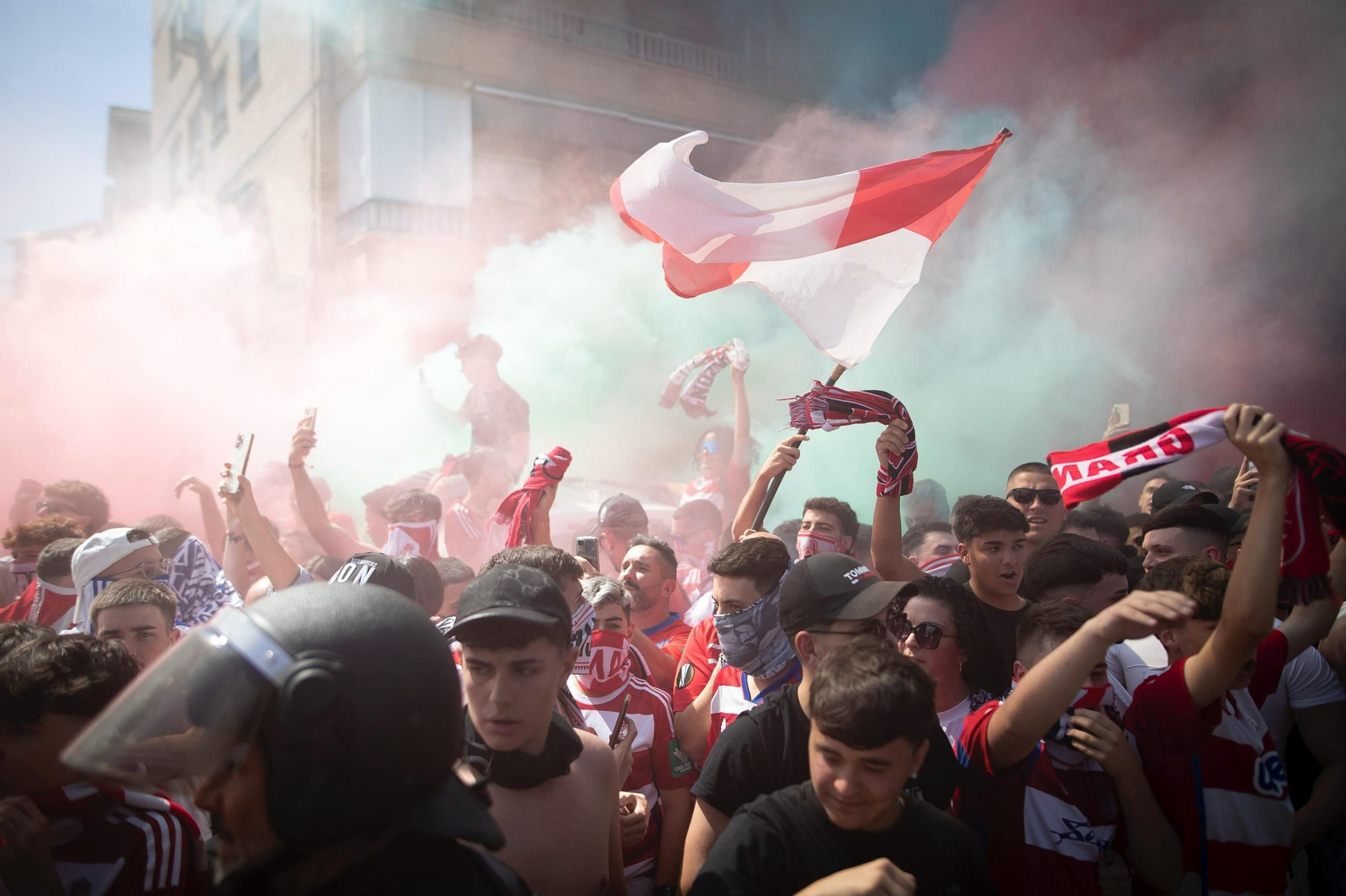 Encuéntrate en el recibimiento al Granada CF en Los Cármenes