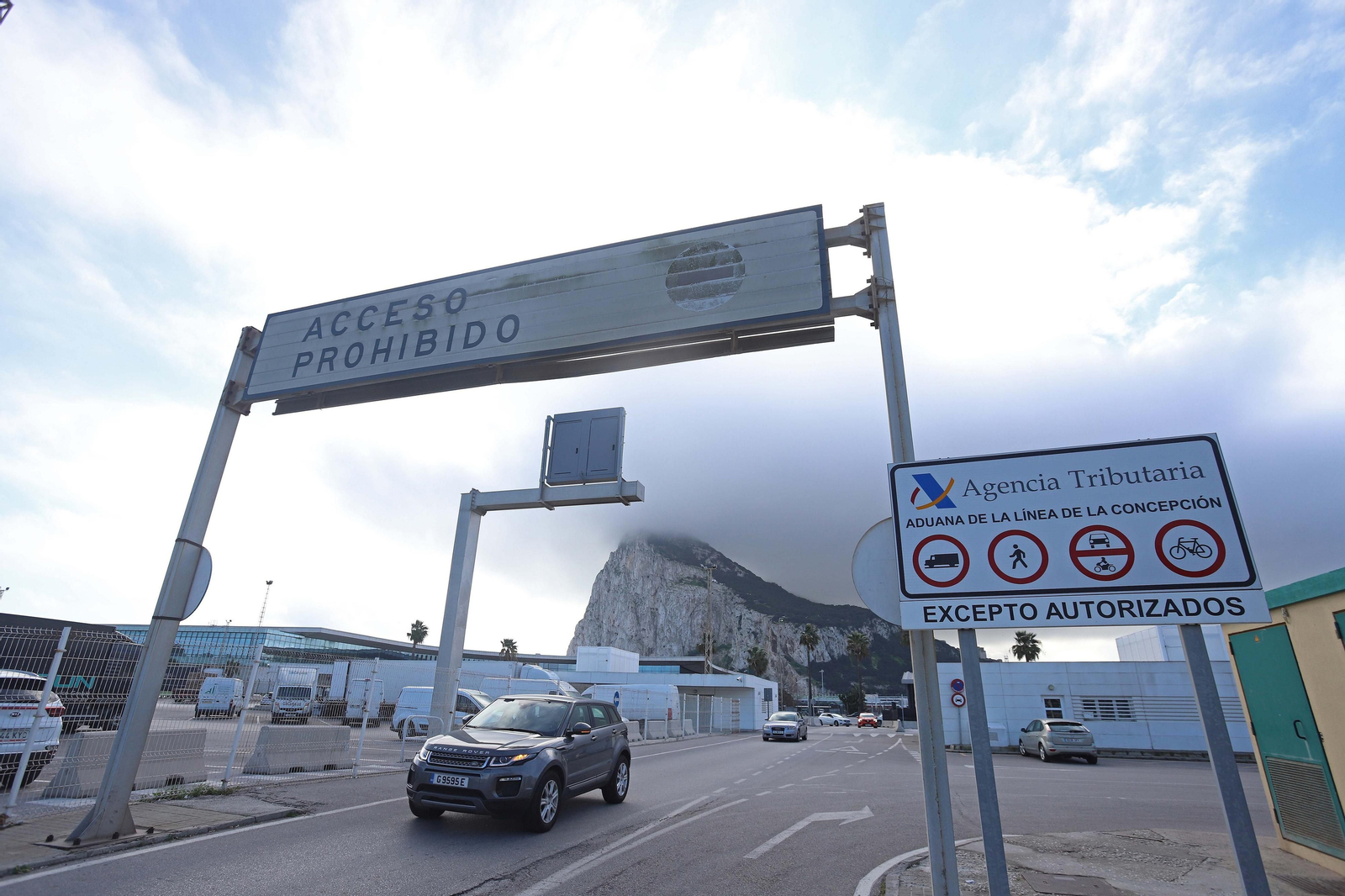 La frontera entre España y Gibraltar en La Línea.