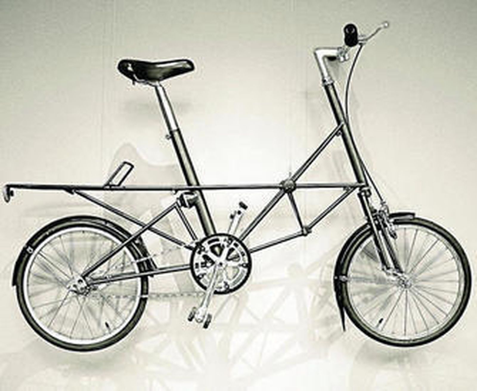 La bicicleta Moulton en el Museum of Modern Art de New York.