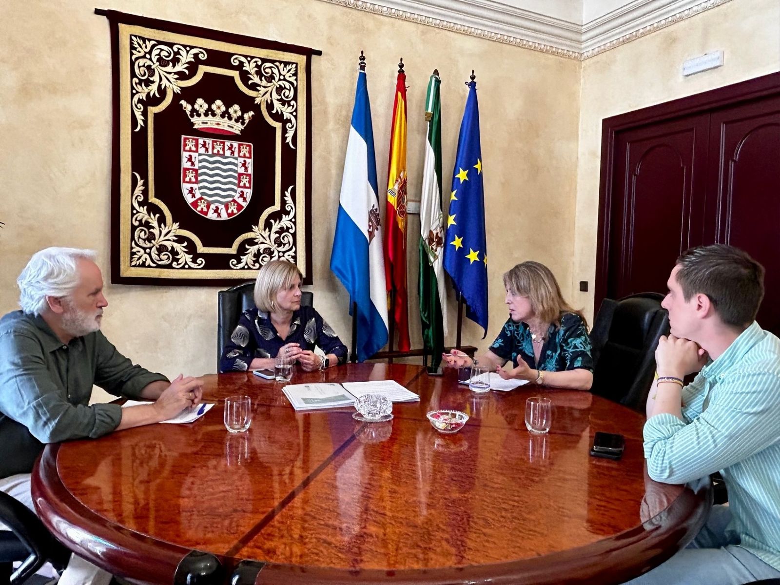 Reunión de alcaldesa de Jerez, María José García- Pelayo y la delegada de la Junta de Andalucía en Bruselas, Catalina de Miguel.