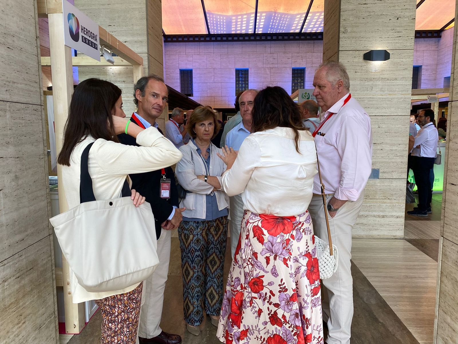 Más de medio centenar de empresas participan en el Congreso de Frutos Rojos