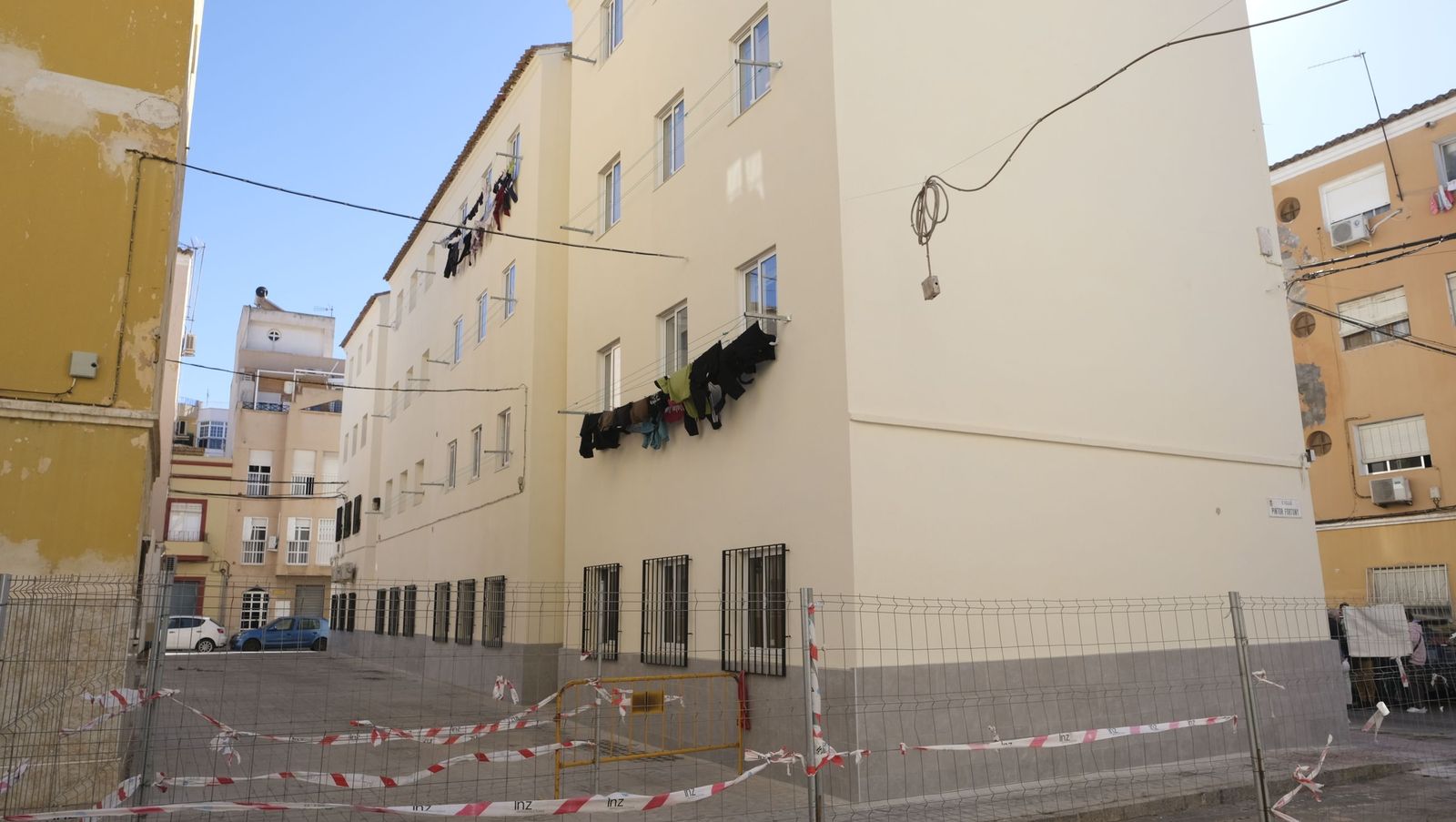 La rehabilitación de los edificios del barrio de los pintores en Almería avanza a buen ritmo, en imágenes