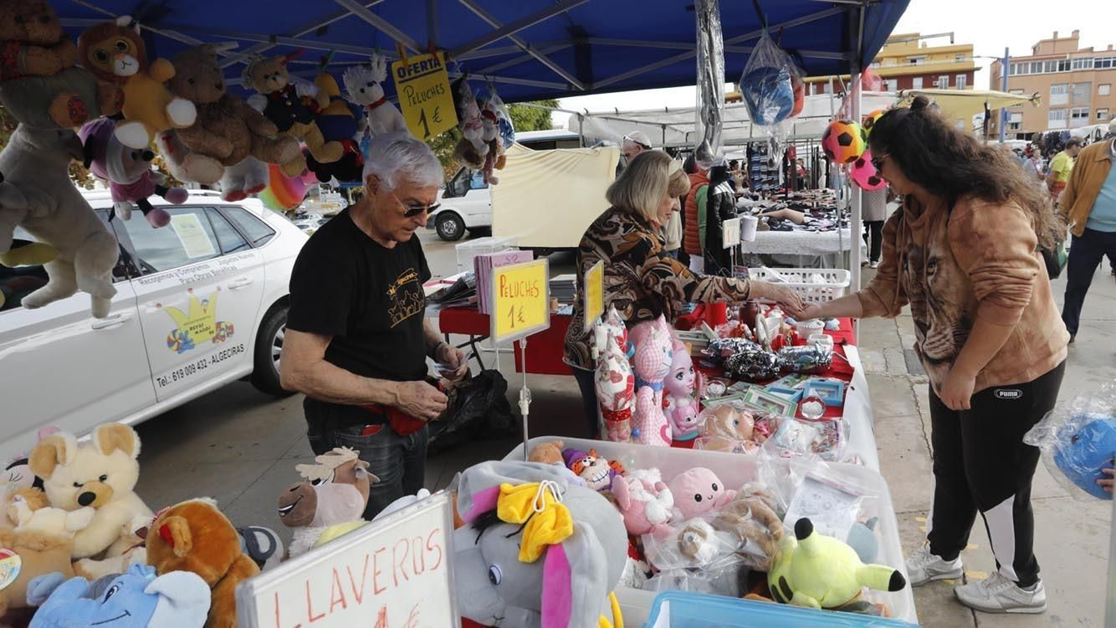 Las fotos de Reyes Magos 98, durante el mercadillo solidario para la recogida de juguetes