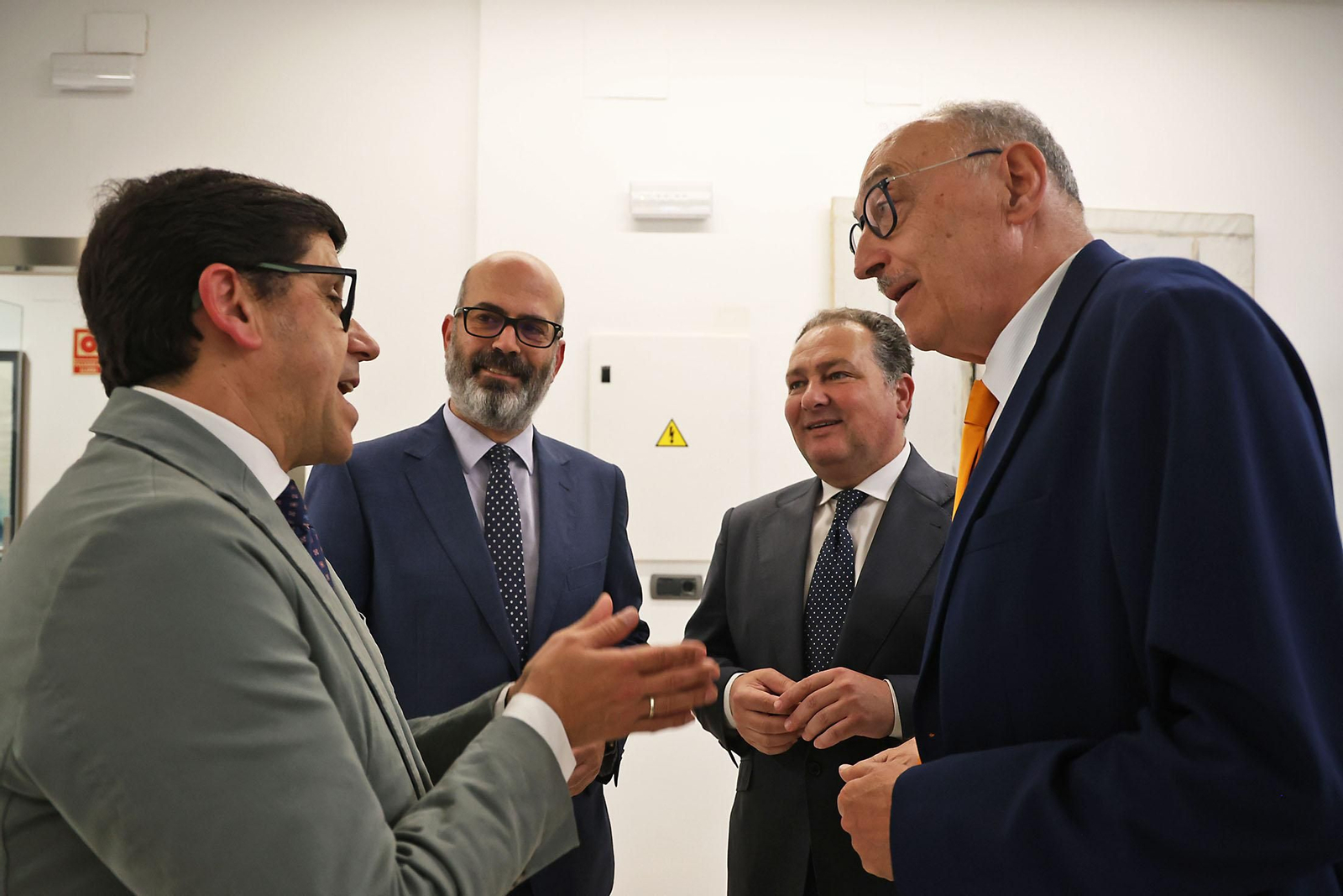 Imágenes de la presentación la Guía de Semana Santa de Huelva Información 2025