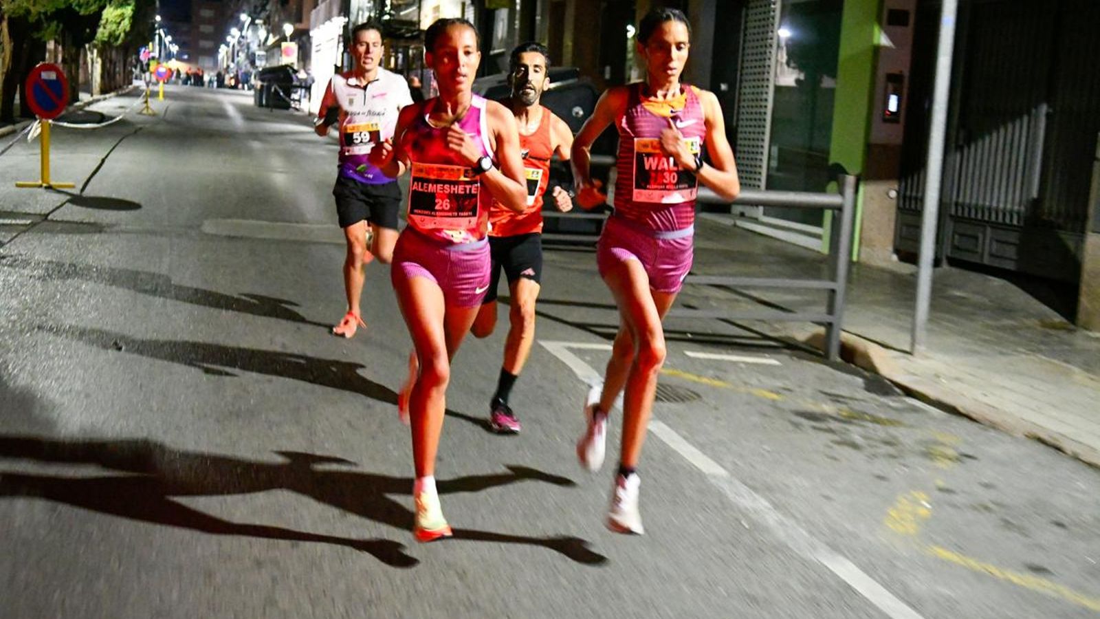 En imágenes: la élite del atletismo mundial despliega su calidad en la Carrera de San Antón de Jaén
