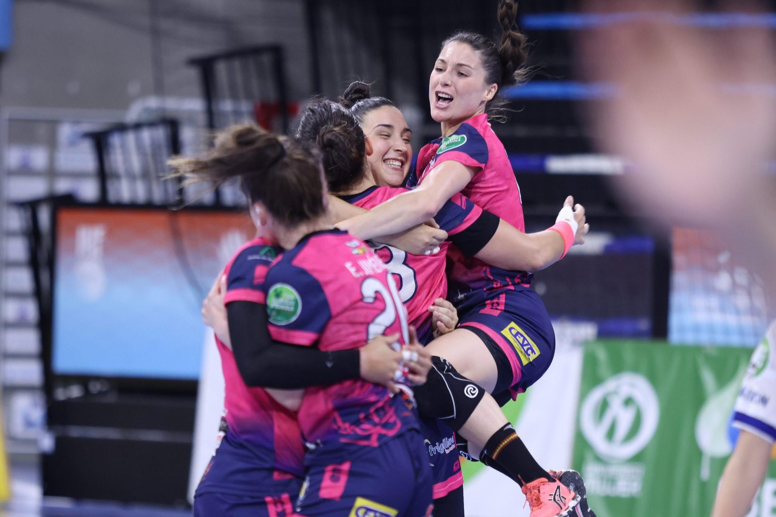 Las jugadoras del Costa del Sol Málaga celebran. Las jugadoras del Costa del Sol Málaga celebran.