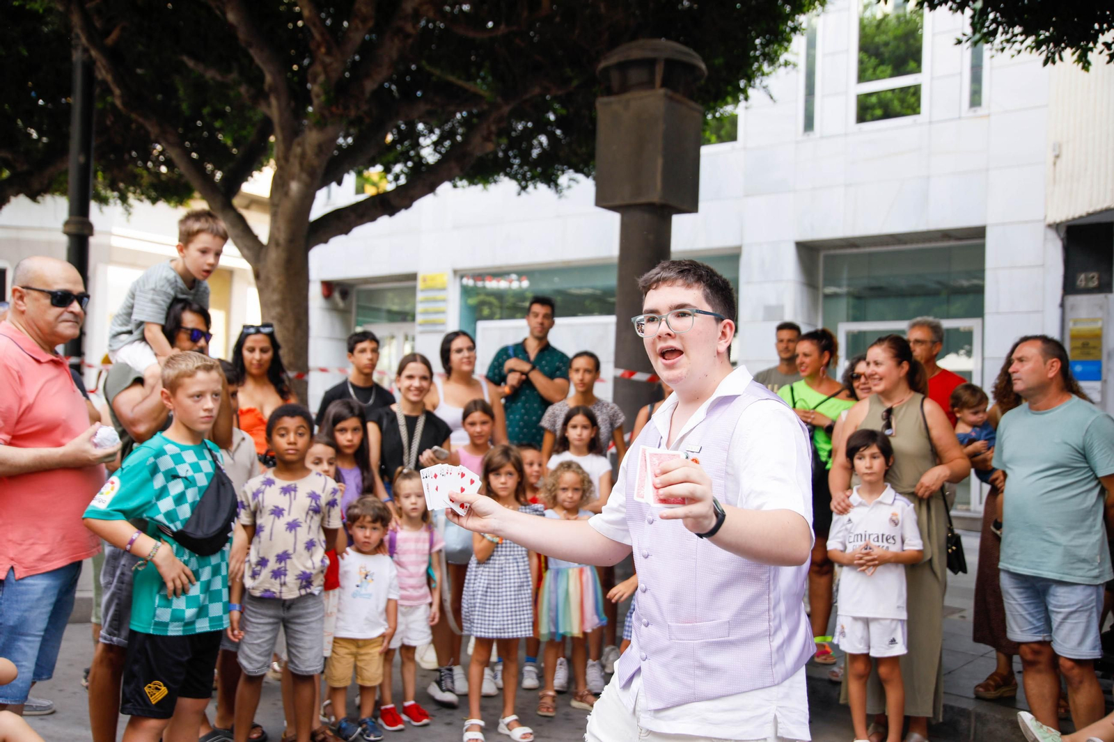 Las mejores imágenes del espectáculo 'Magia en la Calle' en el Paseo de Almería