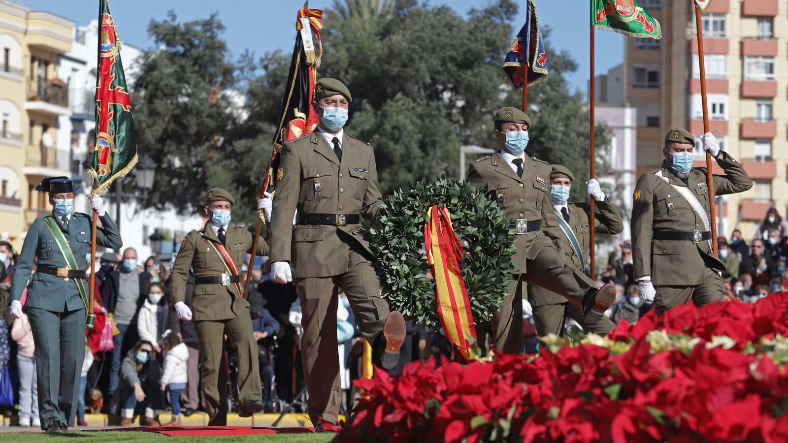 Fotos del izado de la bandera de España en La Línea