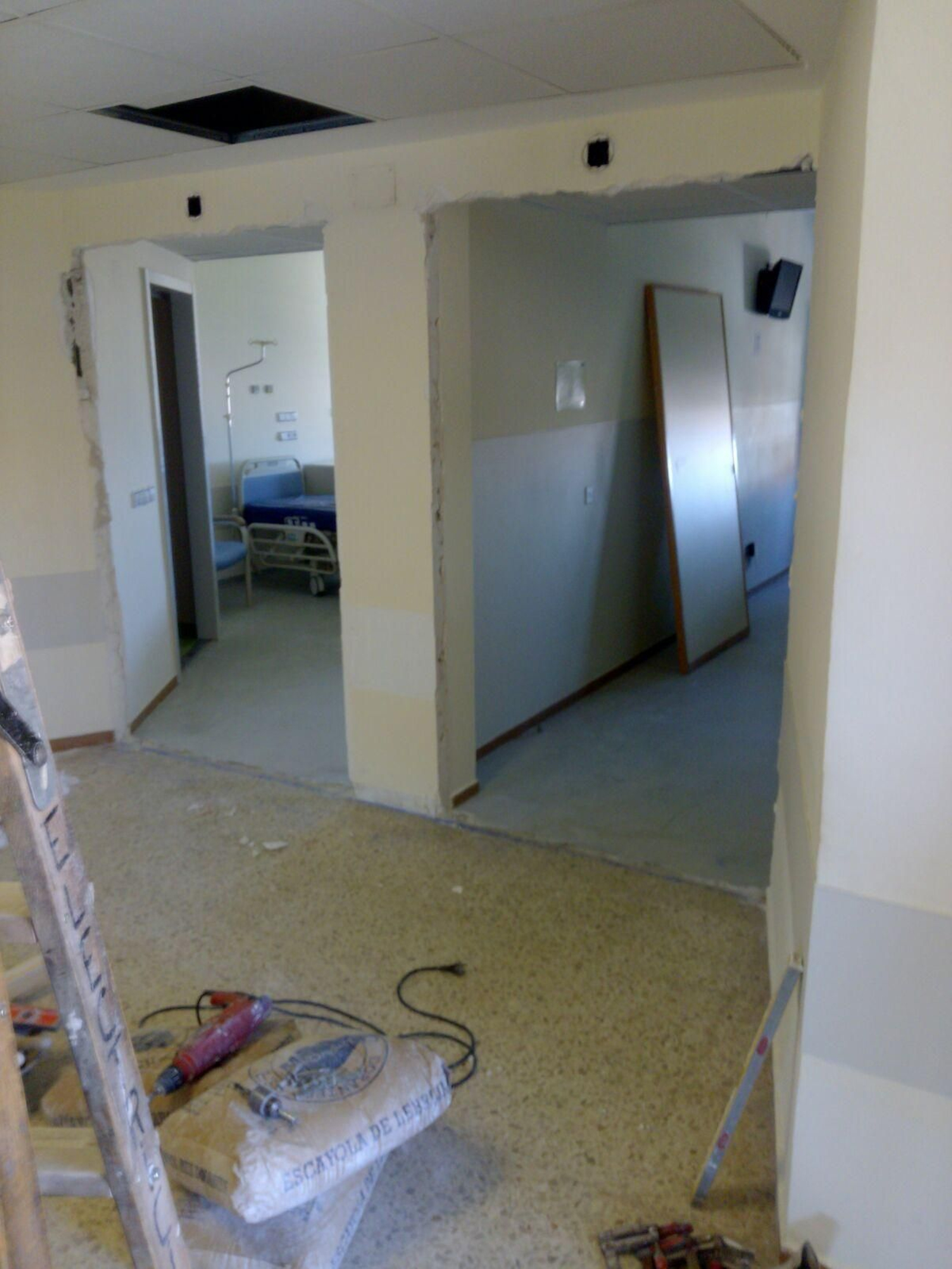 Trabajos que se llevan a cabo en el interior del antiguo Trauma.