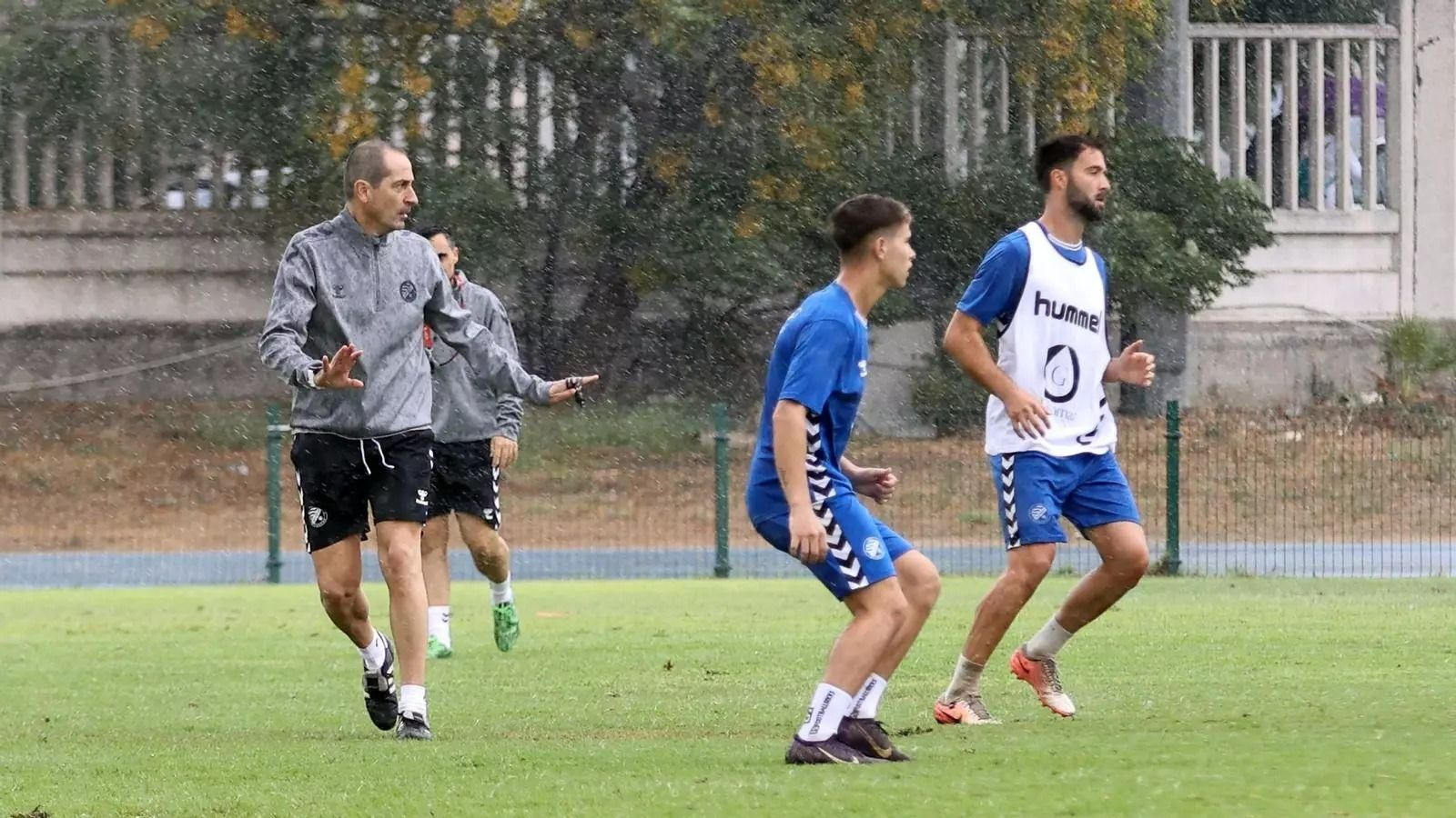 Los xerecistas han tenido este jueves una sesión de trabajo marcada por la lluvia. Los xerecistas han tenido este jueves una sesión de trabajo marcada por la lluvia.