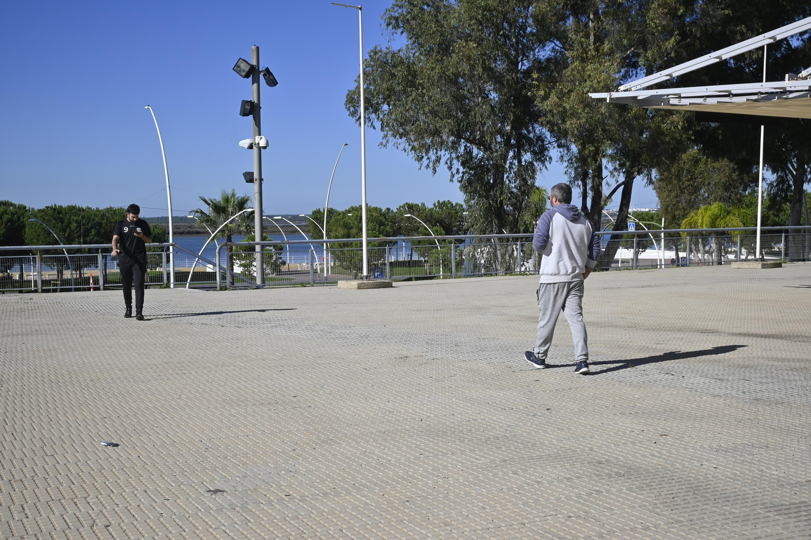 Ambiente en la venta de entradas, para el partido de Copa del Rey en el Colombino