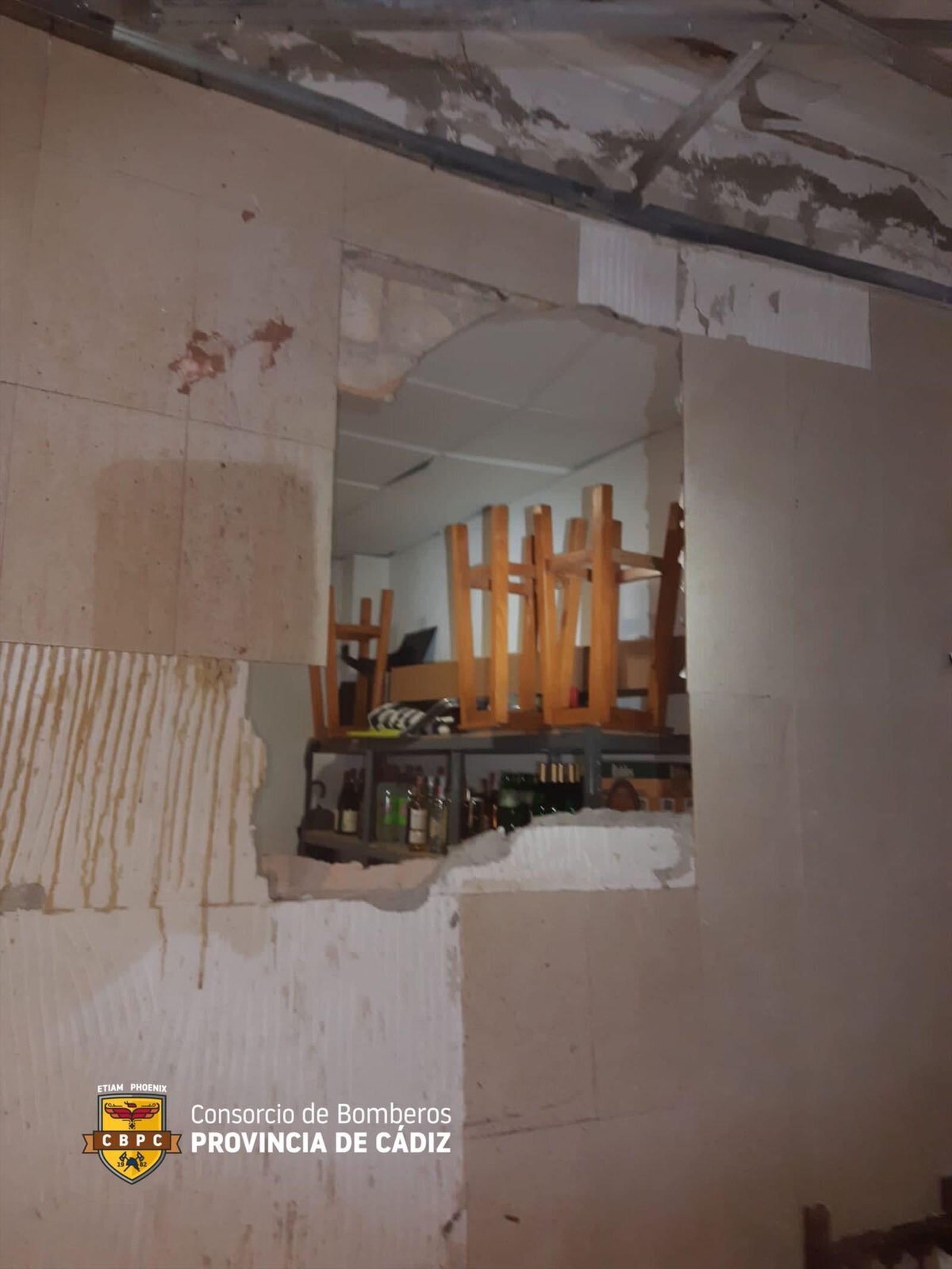 Daños causados por la explosión del asador de pollos de Olvera.