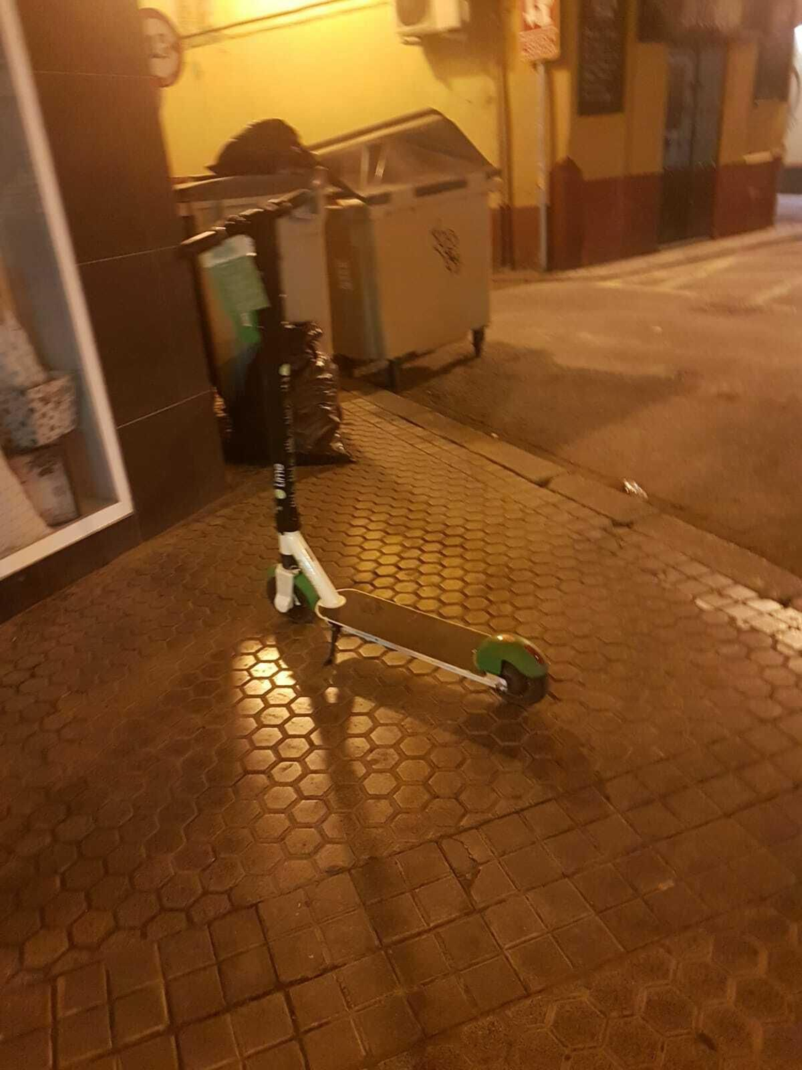 Un patinete en Santa Catalina.