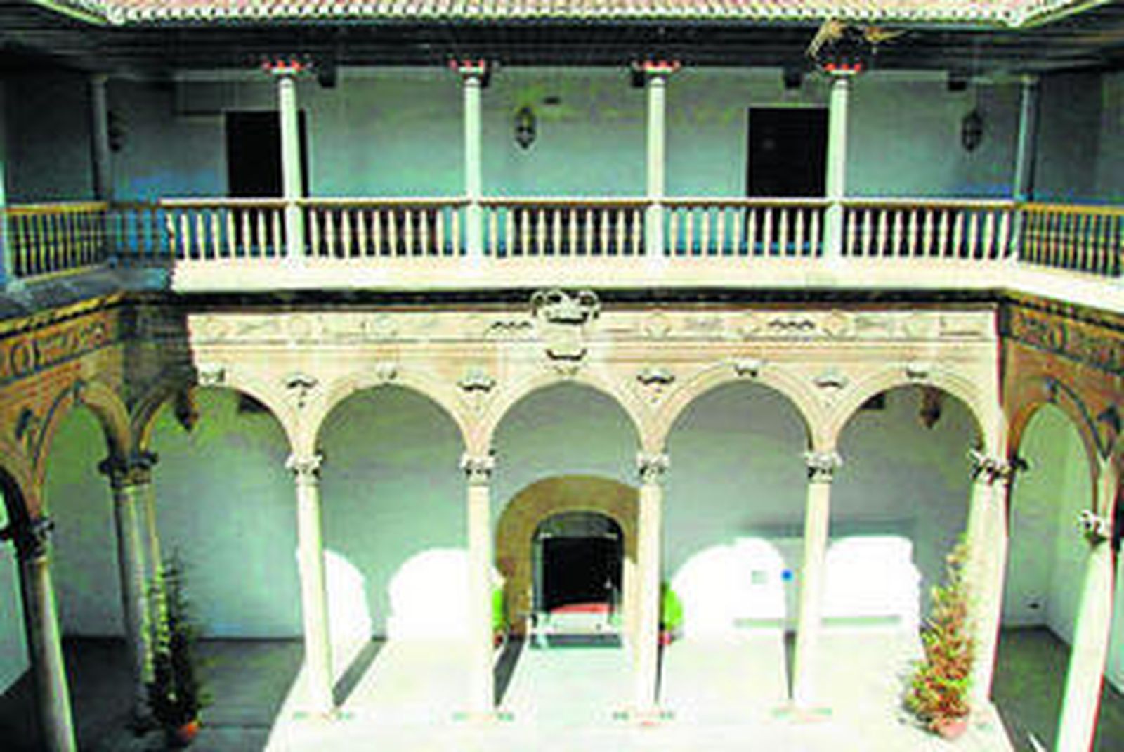 La antigua Facultad de Medicina servirá para centralizar los servicios a los alumnos y se barajan otros usos adicionales.