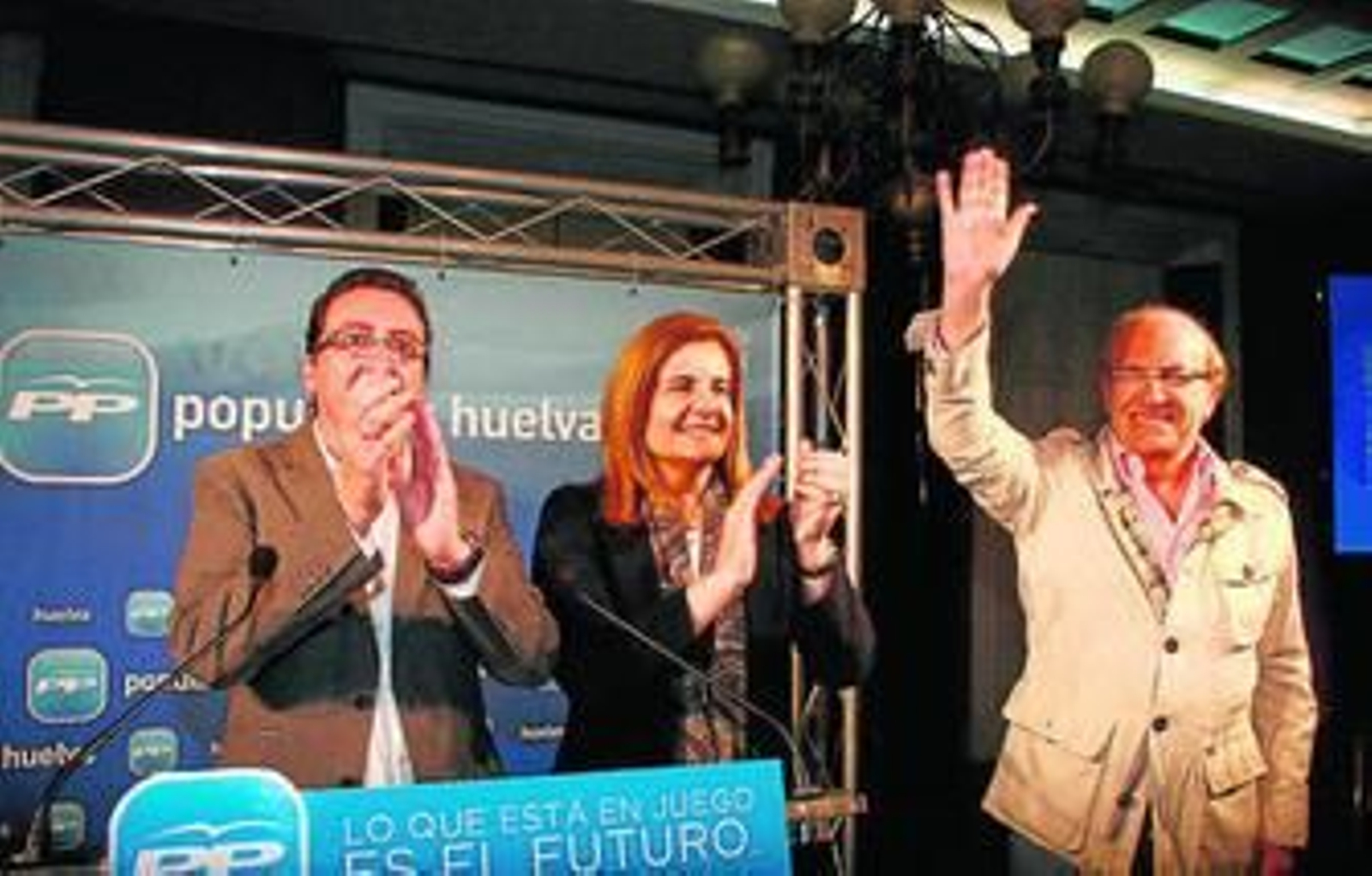 Manuel Andrés gonzález, Fátima Báñez y Pedro Rodríguez, ayer, en el acto de cierre en la Casa Colón.