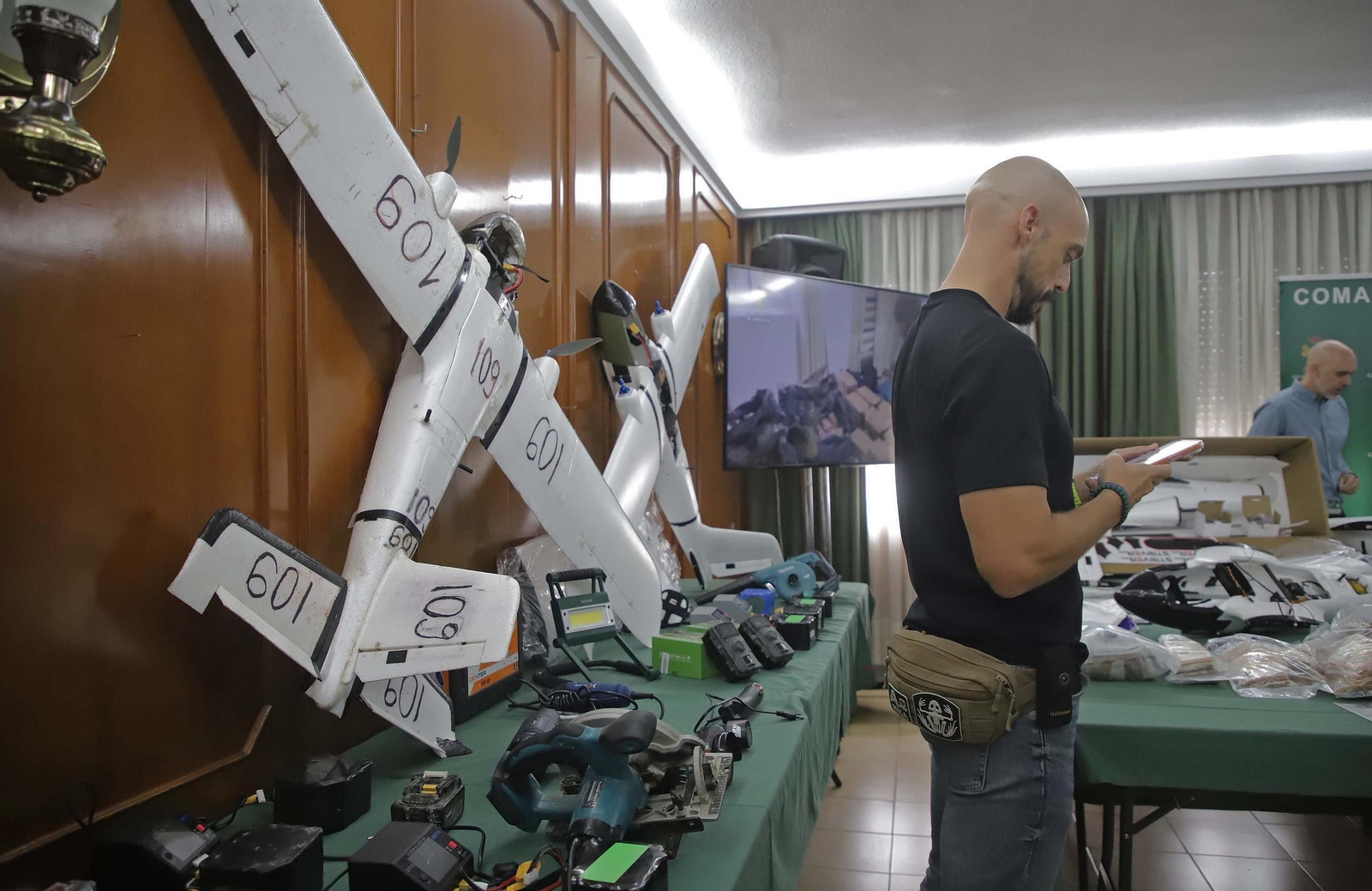 Fotos de los drones de largo alcance para introducir hachís en España desde Marruecos incautados por la Guardia Civil en Algeciras