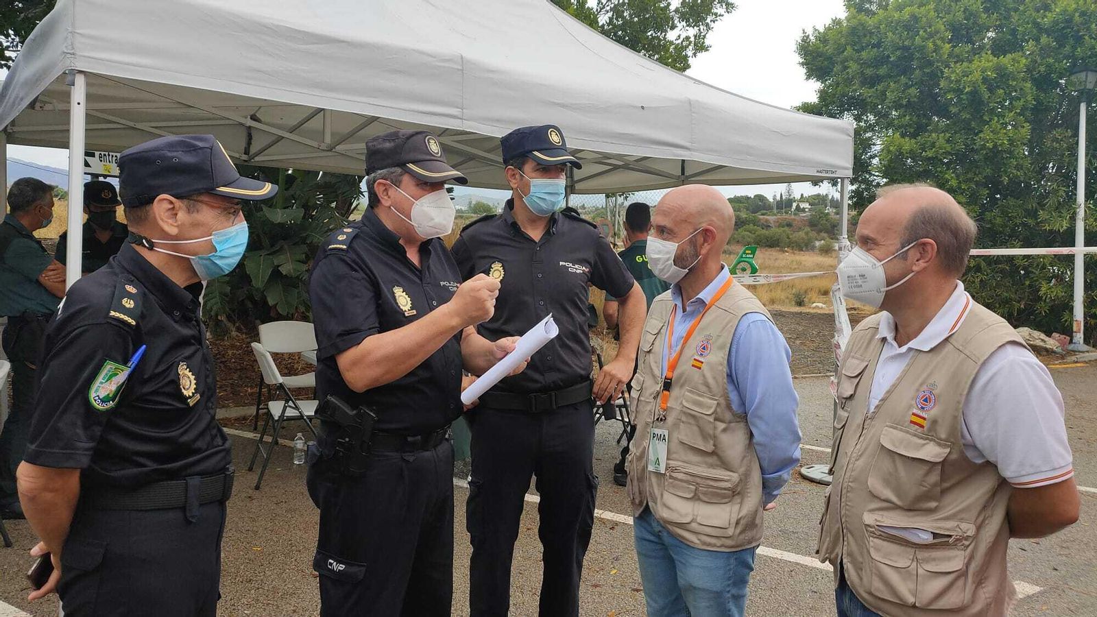 Tareas de coordinación para frenar el incendio Tareas de coordinación para frenar el incendio