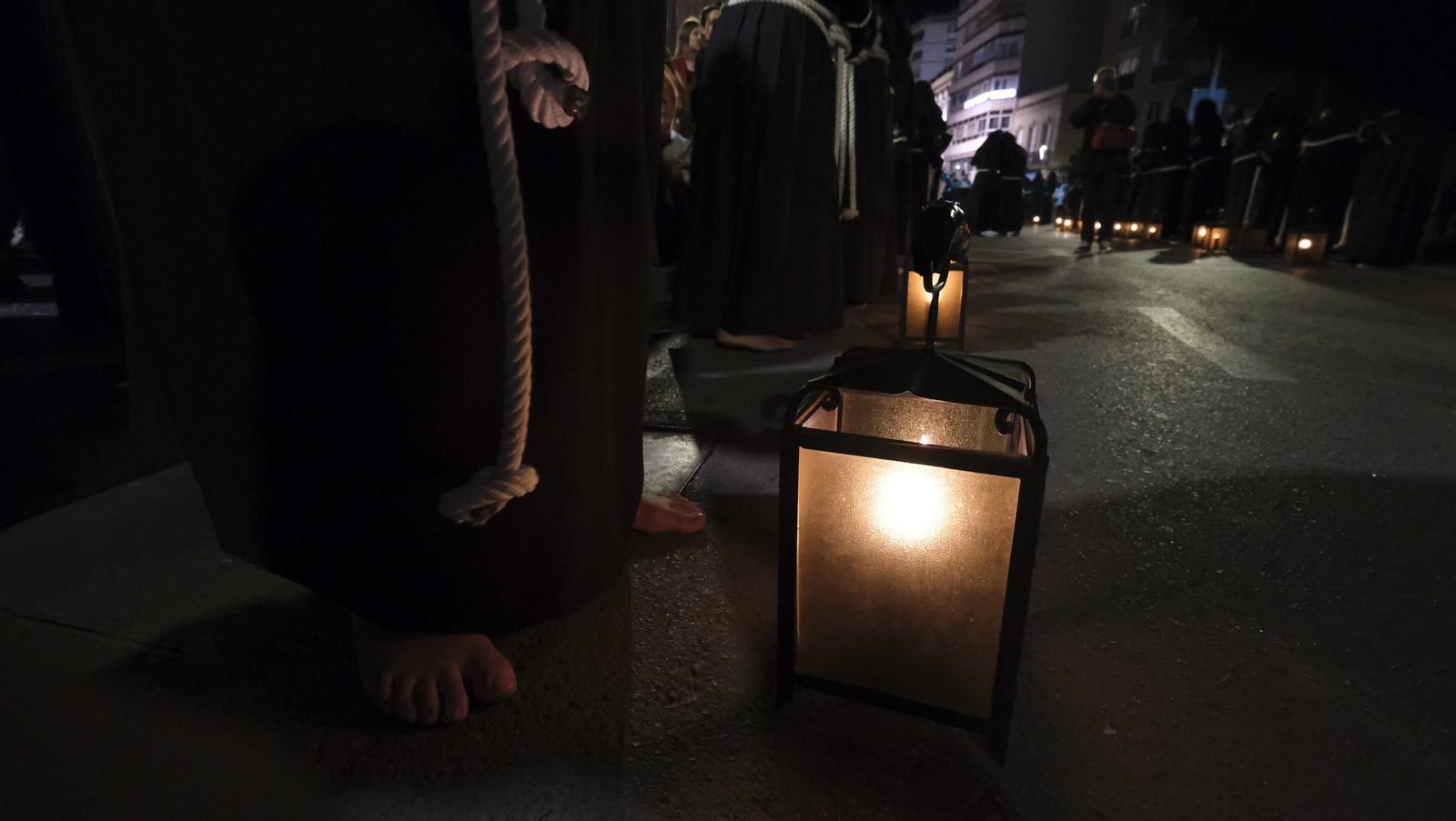 Procesión del Perdón en Almería, en imágenes