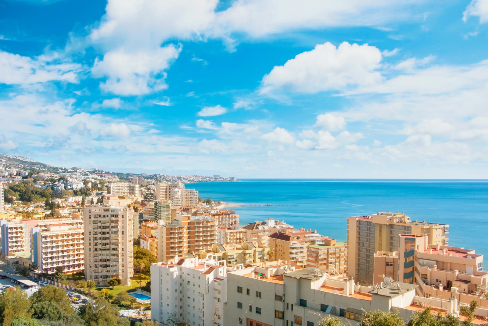 Vista de la barriada de Los Boliches, en Fuengirola. Vista de la barriada de Los Boliches, en Fuengirola.