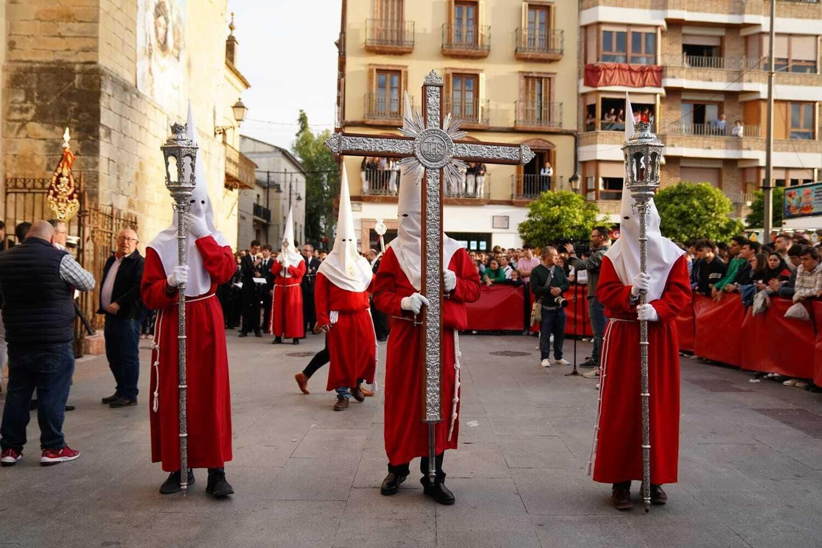 Martes Santo en Lucena: Las procesiones del Carmen, Servitas y Amor y Paz, en imágenes
