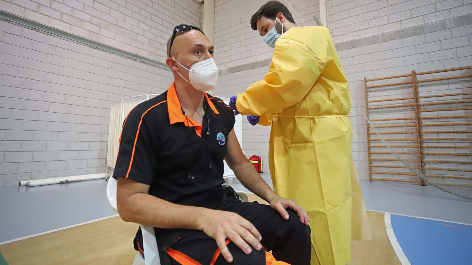 Fotos de la vacunación de estibadores en Algeciras