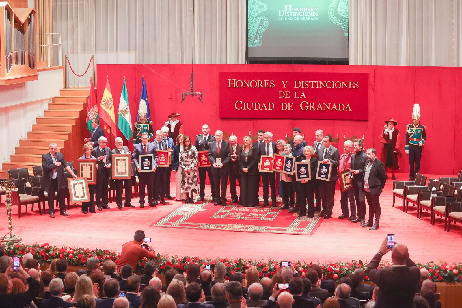 Todas las imágenes de la entrega de los Honores y Distinciones de Granada