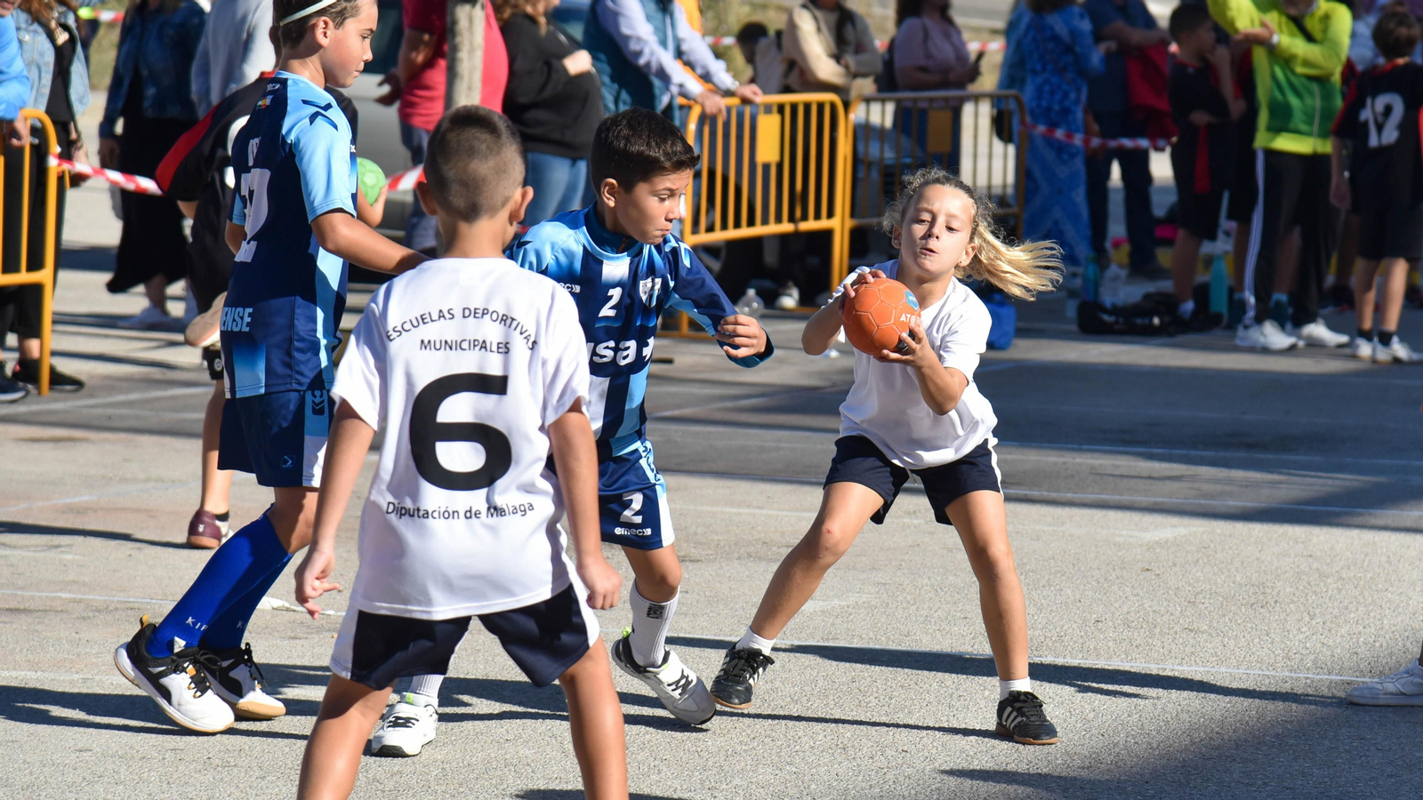 Las fotos de la jornada de balonmano calle del Ciudad de Algeciras en Bahía Plaza