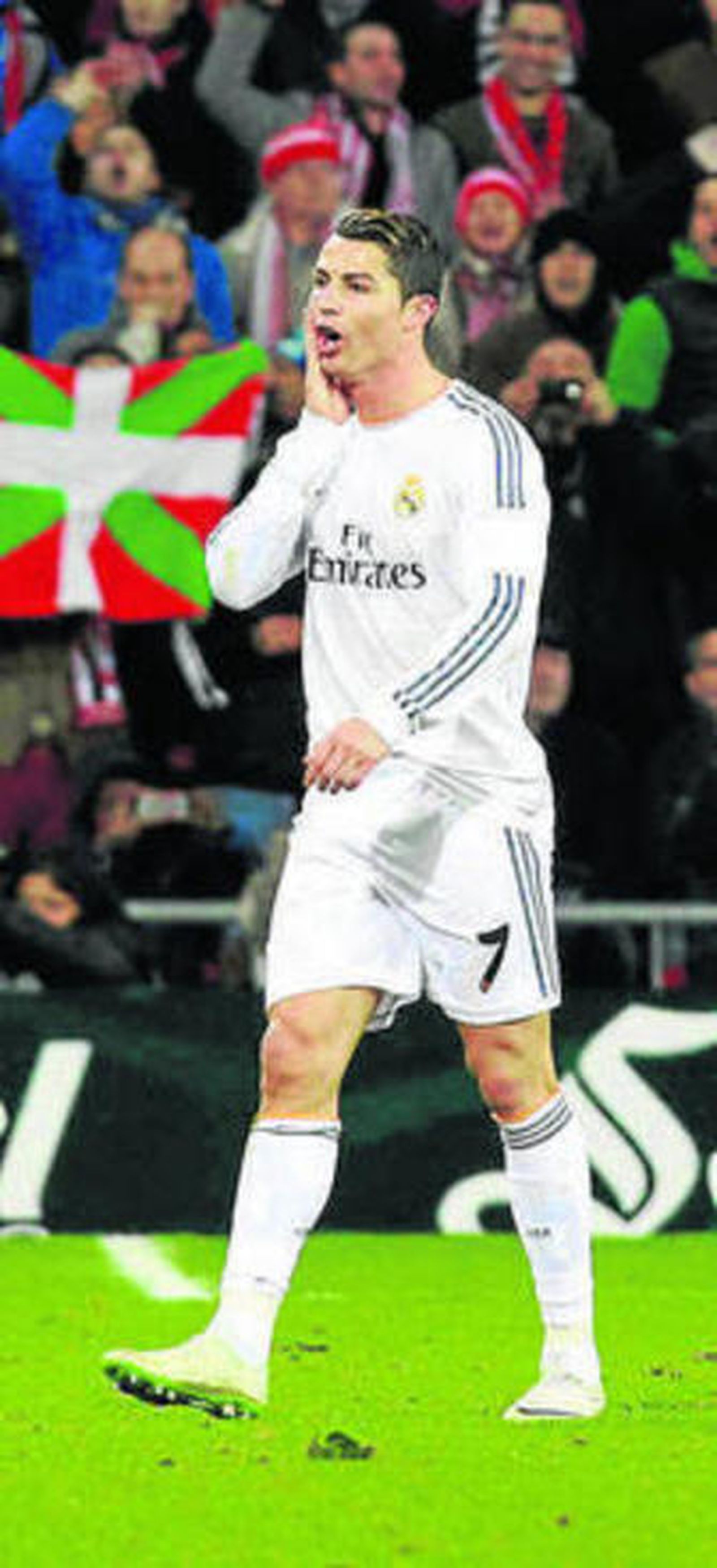 Cristiano se toca la mejilla.