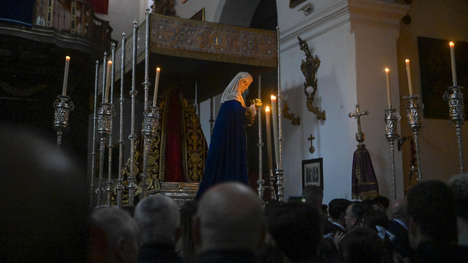 Multitudinario traslado de María Santísima de las Maravillas al paso de palio