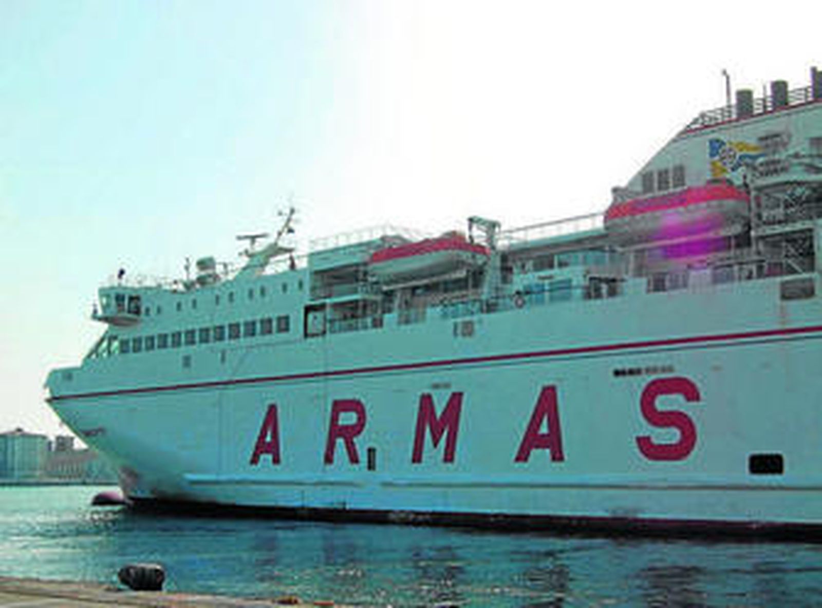 El domingo se encontraban dos buques de la naviera Armas atracados en el Puerto.