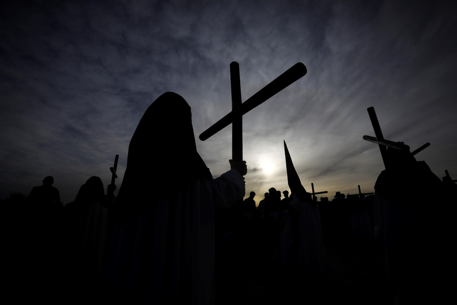 Lunes Santo en Córdoba: la procesión de Vera-Cruz, en imágenes