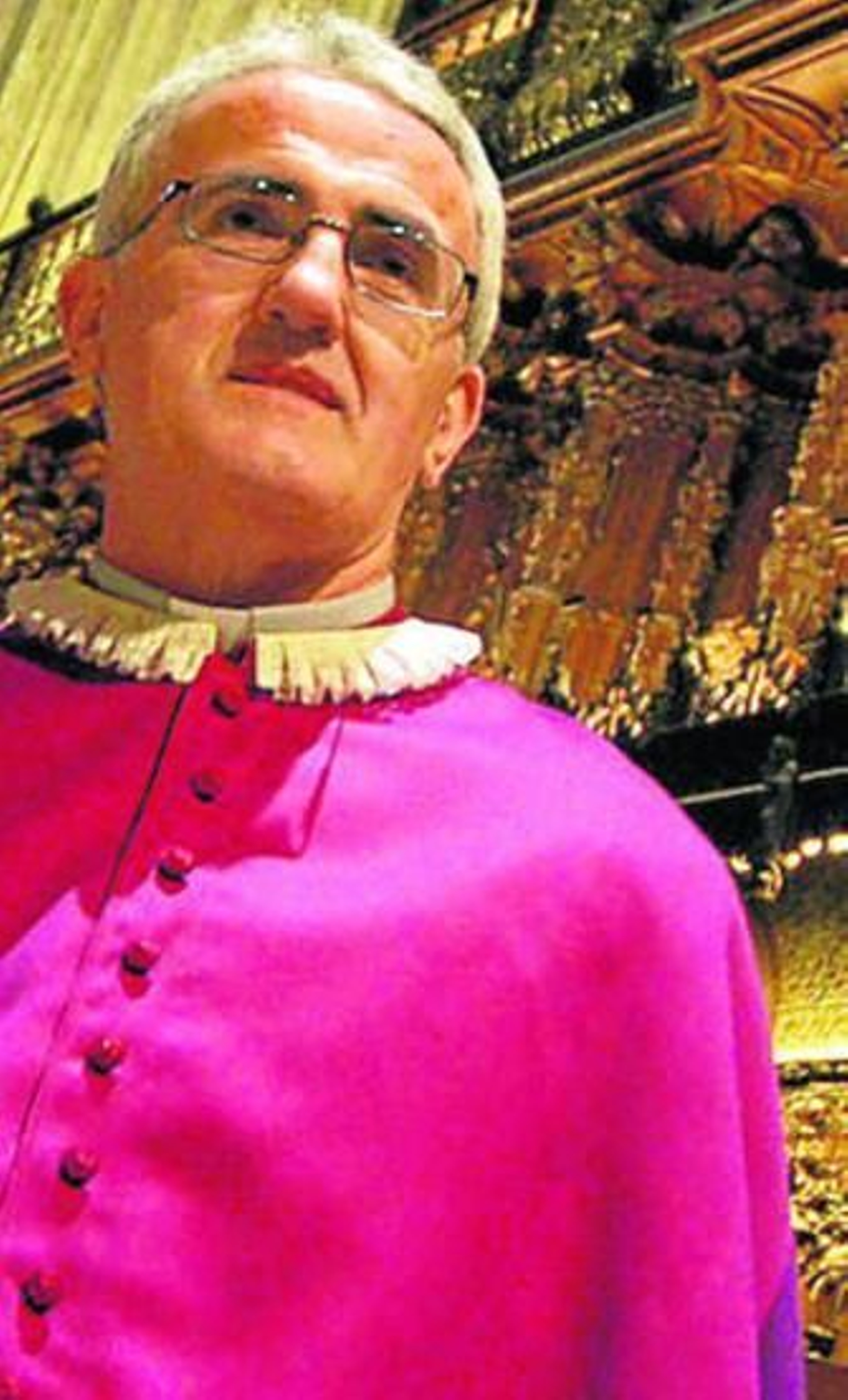 Dimite el deán de la Catedral y se ofrece para gestionar las cuentas